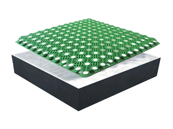 Suspended assembled flooring for second-generation swimming pools